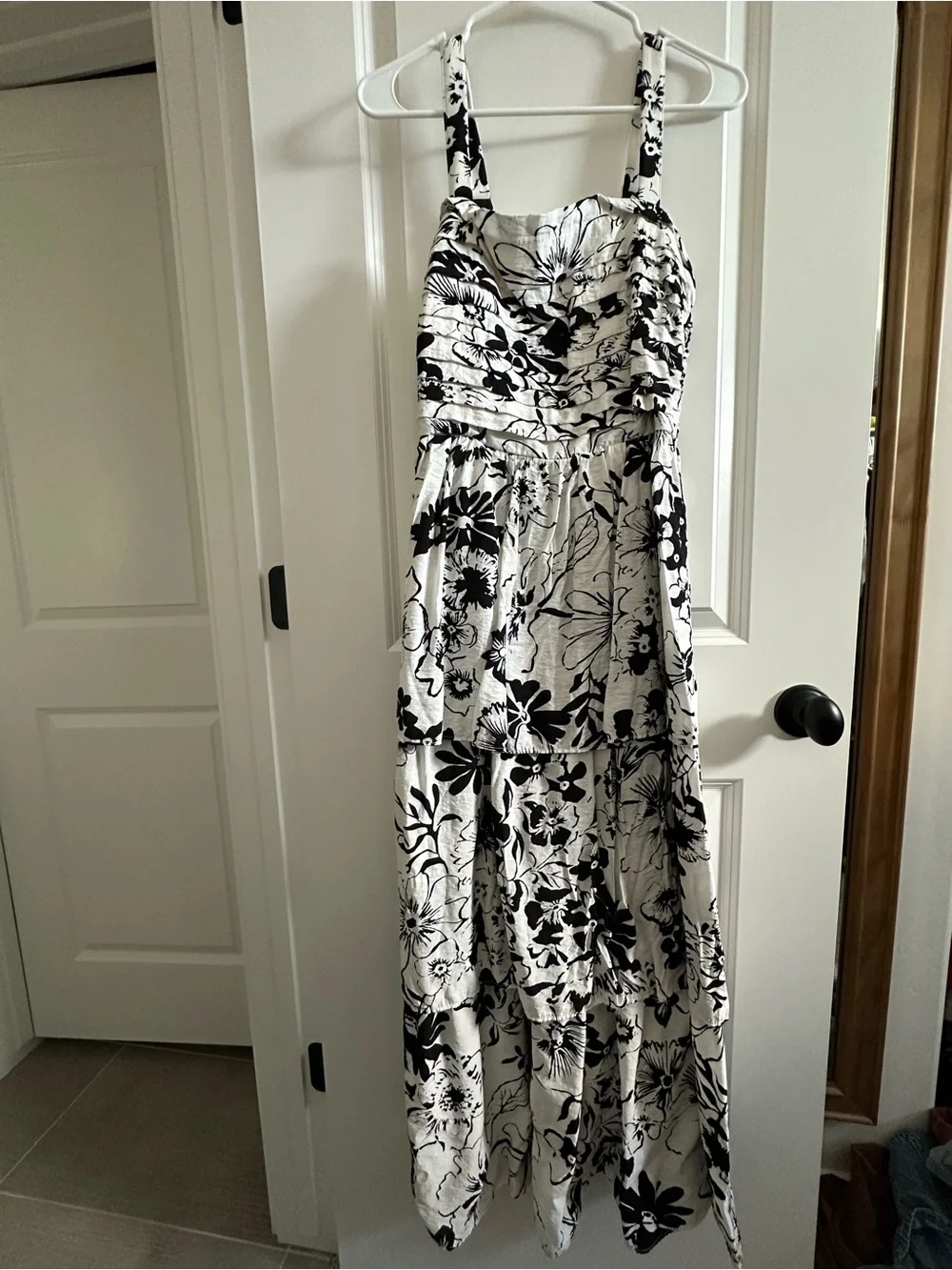 Black & White Floral Maxi Dress - Women Abercrombie and Fitch M